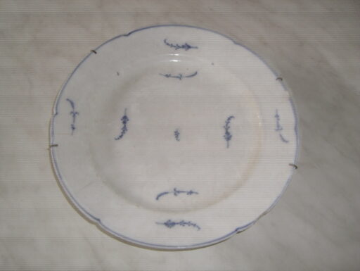 Paris la courtille piatto porcellana 1700.