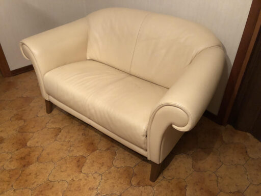 Divano e poltrona. Il prezzo indicato è trattabile