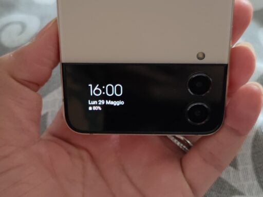 Samsung Galaxy flip 4 Gold