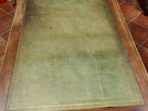 Scrivania antica in legno di ciliegio
