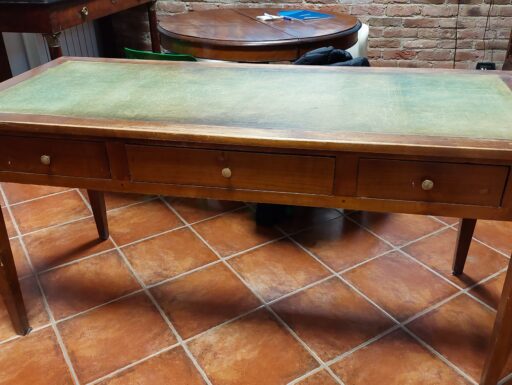 Scrivania antica in legno di ciliegio