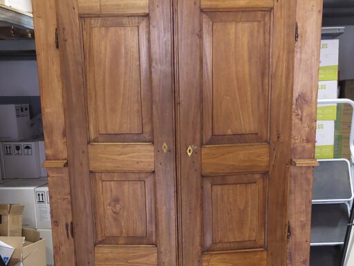Armadio antico in legno fine 800