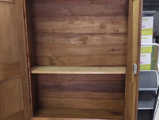 Armadio antico in legno fine 800