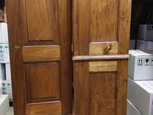 Armadio antico in legno fine 800