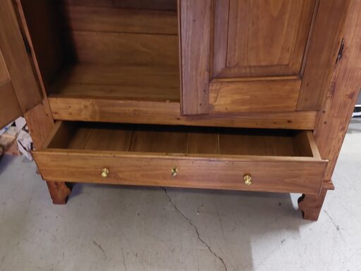 Armadio antico in legno fine 800