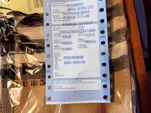 Sciarpa Burberry nuova ancora confezionata