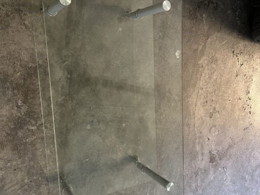 Tavolino in cristallo con ruote