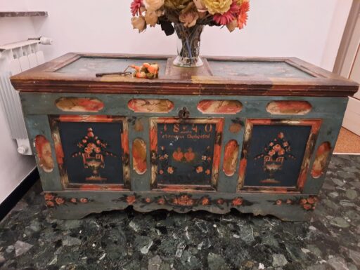 Mobile e cassapanca del 1800