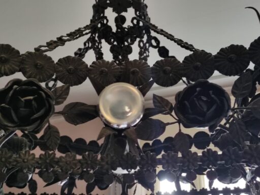 Lampadario in ferro battuto