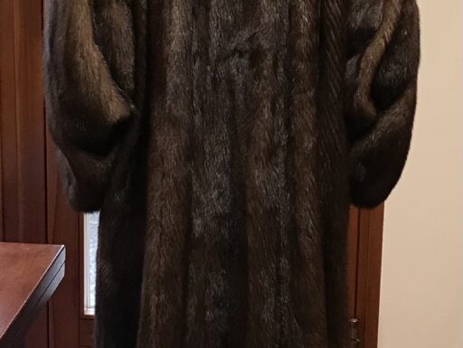 Cappotto in pelliccia di vero visone lunga