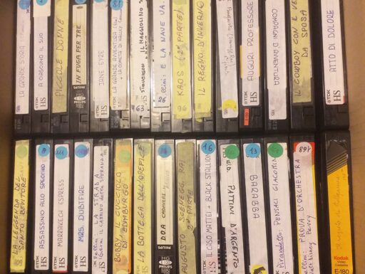 Videocassette vhs registrate dalla televisione tv