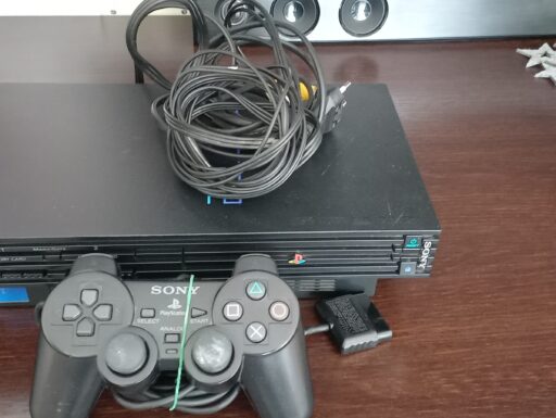 Playstation 2 completa di 5 giochi volante joistick