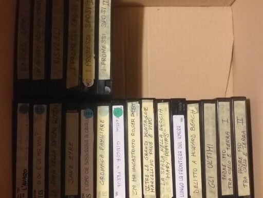 Videocassette vhs registrate dalla televisione tv