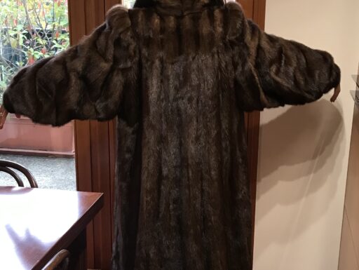 Cappotto in pelliccia di vero visone lunga