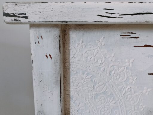 Coppia di comodini bianchi