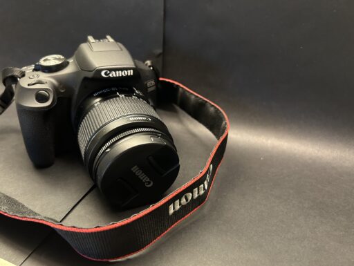 Canon EOS 2000D + obiettivo 18-55mm