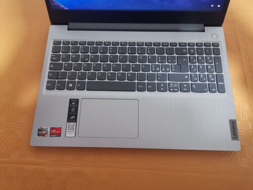 Notebook Lenovo IdeaPad 3 con scatola