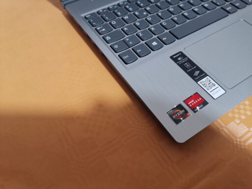 Notebook Lenovo IdeaPad 3 con scatola