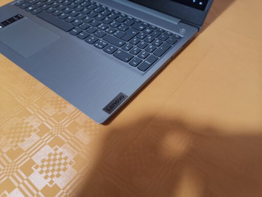 Notebook Lenovo IdeaPad 3 con scatola