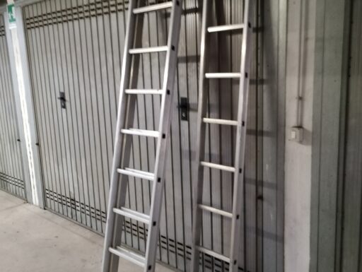 Scala in alluminio componibile a triangolo con tre elementi