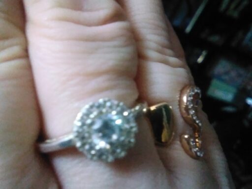 Anello pieno di zirconi in argento