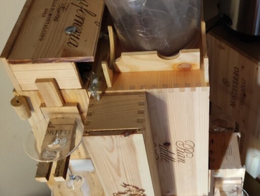 Colonna con rotelle porta vino e luci led