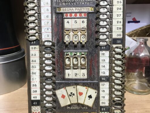 &ldquo;Contatore del gioco delle carte l’italiana” museale 900&rdquo;