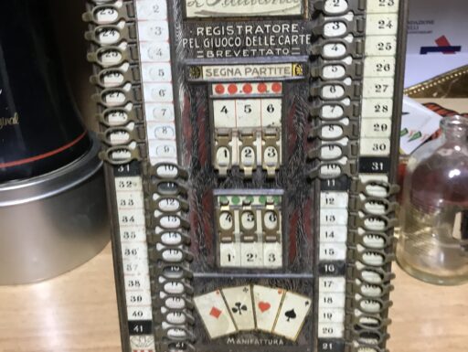 &ldquo;Contatore del gioco delle carte l’italiana” museale 900&rdquo;