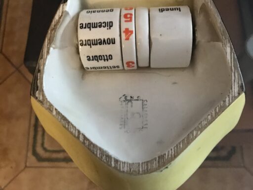 Calendario perp. pubblicit. da tavolo in ceramica italiano