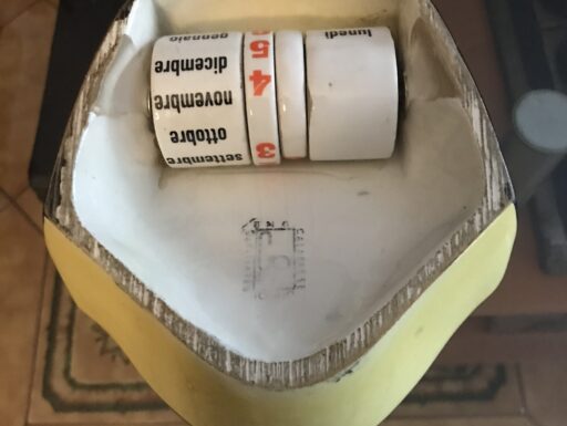 Calendario perp. pubblicit. da tavolo in ceramica italiano