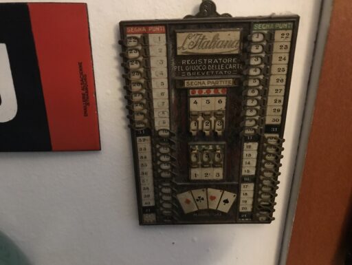 “Contatore del gioco delle carte l’italiana” museale 900”