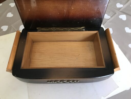 Scatola in legno con fregi anni sessanta