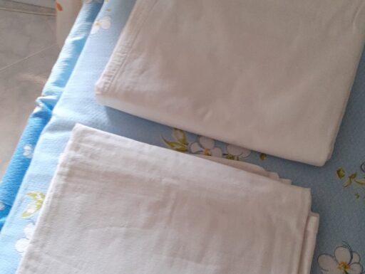 2 lenzuola di puro cotone 100 % sopra con federe +6 sotto