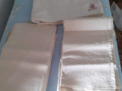 2 lenzuola di puro cotone 100 % sopra con federe +6 sotto