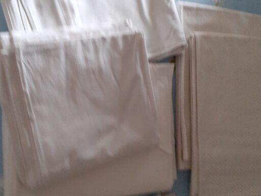 2 lenzuola di puro cotone 100 % sopra con federe +6 sotto