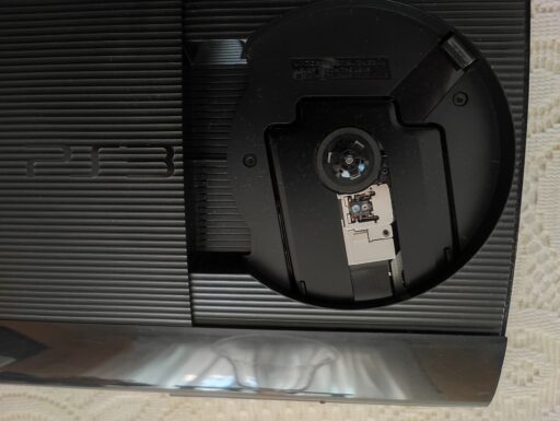 PlayStation 3 più 1 joystick