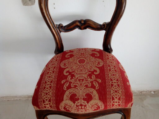 Sedie imbottite in legno noce