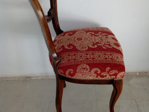 Sedie imbottite in legno noce