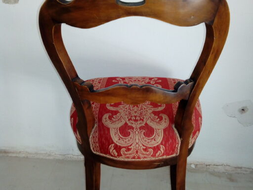 Sedie imbottite in legno noce