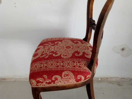Sedie imbottite in legno noce