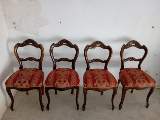 Sedie imbottite in legno noce