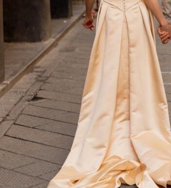 Vestito da sposa colore oro champagne