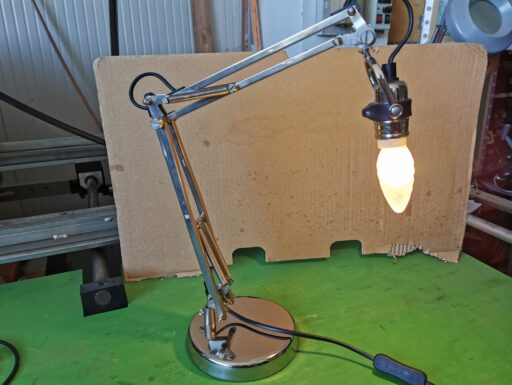 Lampada da tavolo articolata tipo Architetto