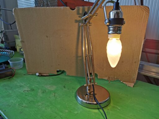 Lampada da tavolo articolata tipo Architetto