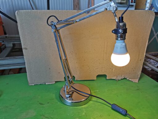 Lampada da tavolo articolata tipo Architetto