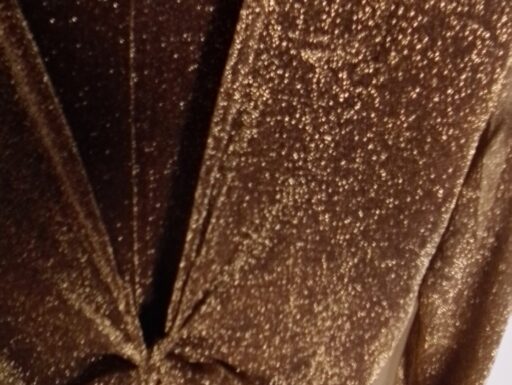 Abito da sera Gucci, con spilla gioiello