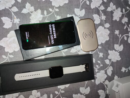 Samsung Galaxy S20 5G/smart Watch