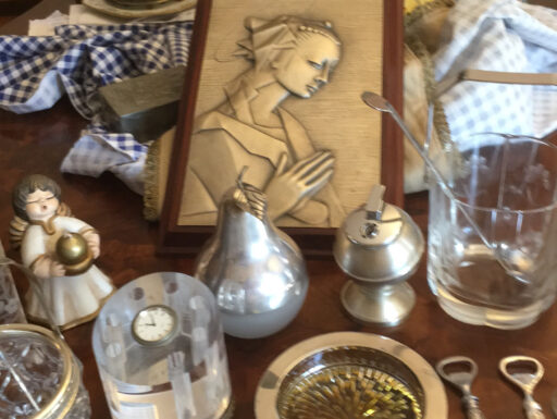 Oggetti vintage di vario genere con argento e cristallo