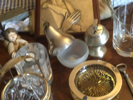 Oggetti vintage di vario genere con argento e cristallo