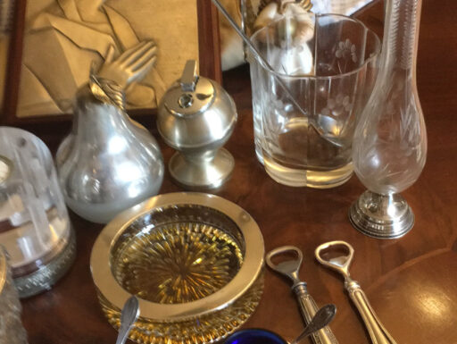 Oggetti vintage di vario genere con argento e cristallo